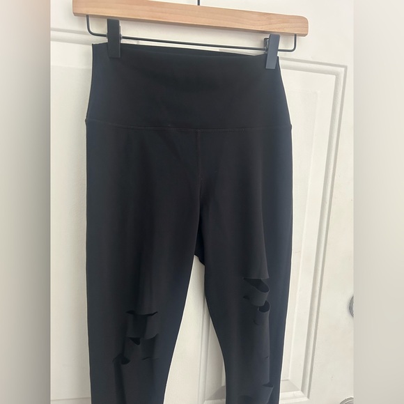 Alo Yoga • Black Ripped Warrior High Waisted Legging Sz Sm Activewear Gym Wear - Picture 6 of 14
